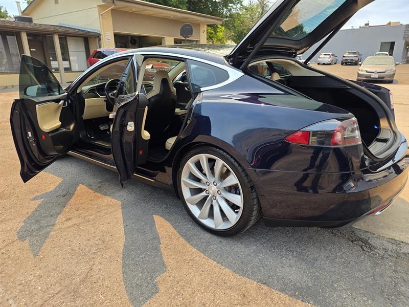 Tesla Model S Base 2014