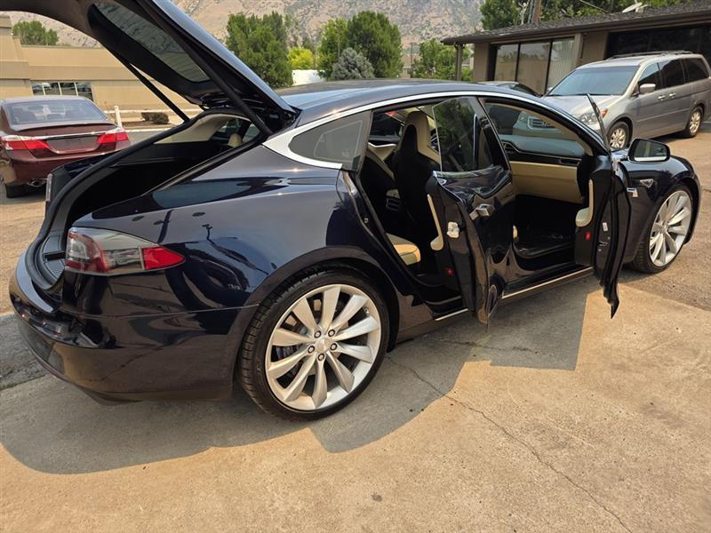 Tesla Model S Base 2014