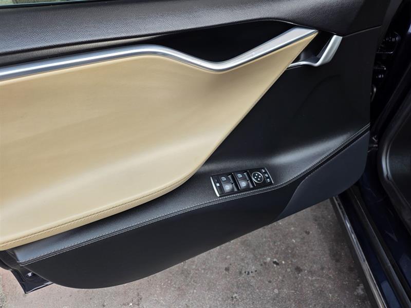 Tesla Model S Base 2014
