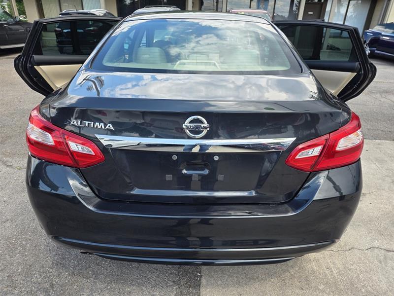 Nissan Altima  2016