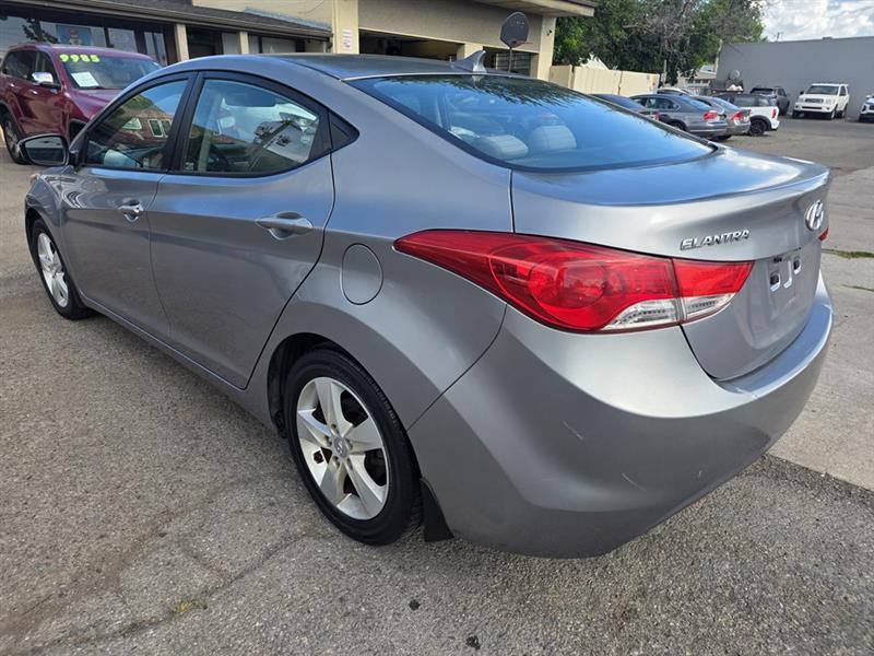 Hyundai Elantra  2013