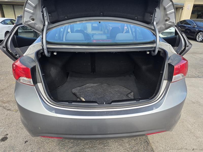 Hyundai Elantra  2013