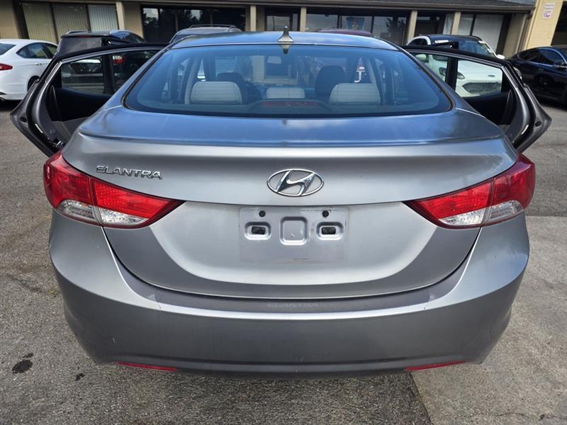 Hyundai Elantra  2013