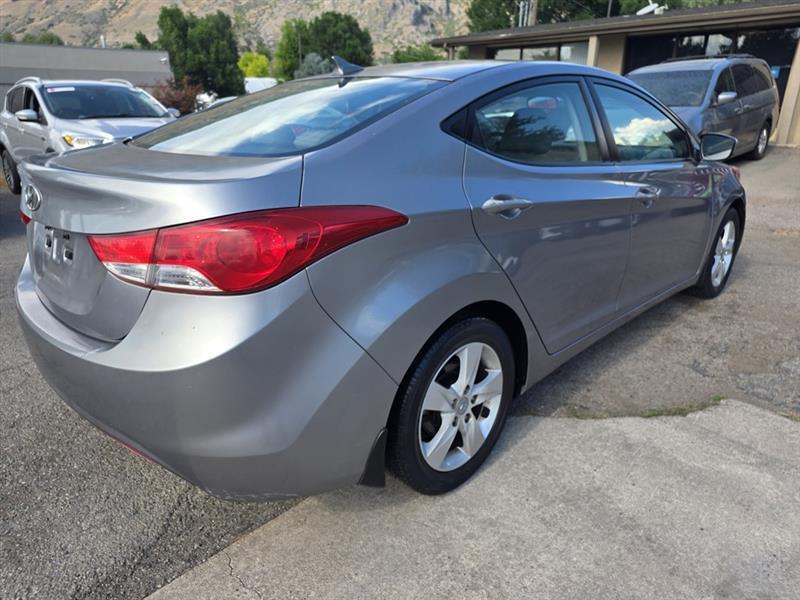 Hyundai Elantra  2013