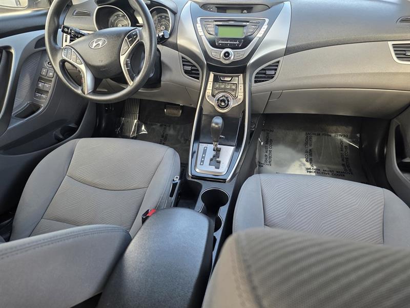 Hyundai Elantra  2013