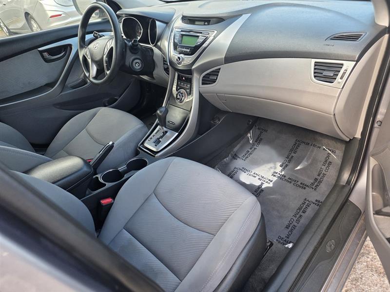 Hyundai Elantra  2013