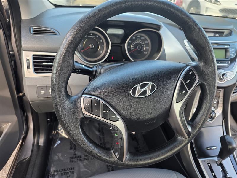 Hyundai Elantra  2013