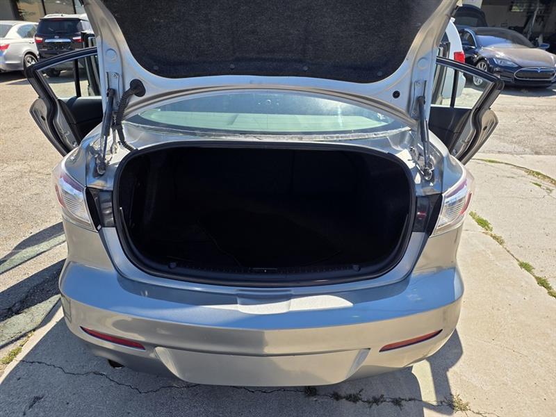Mazda MAZDA3  2012