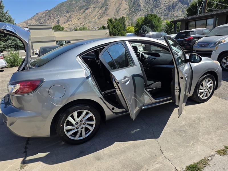 Mazda MAZDA3  2012