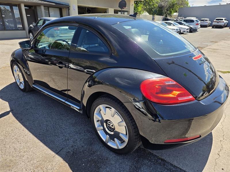 Volkswagen Beetle  2012