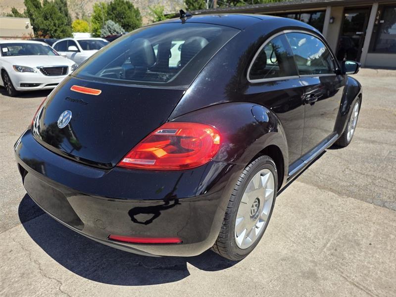 Volkswagen Beetle  2012