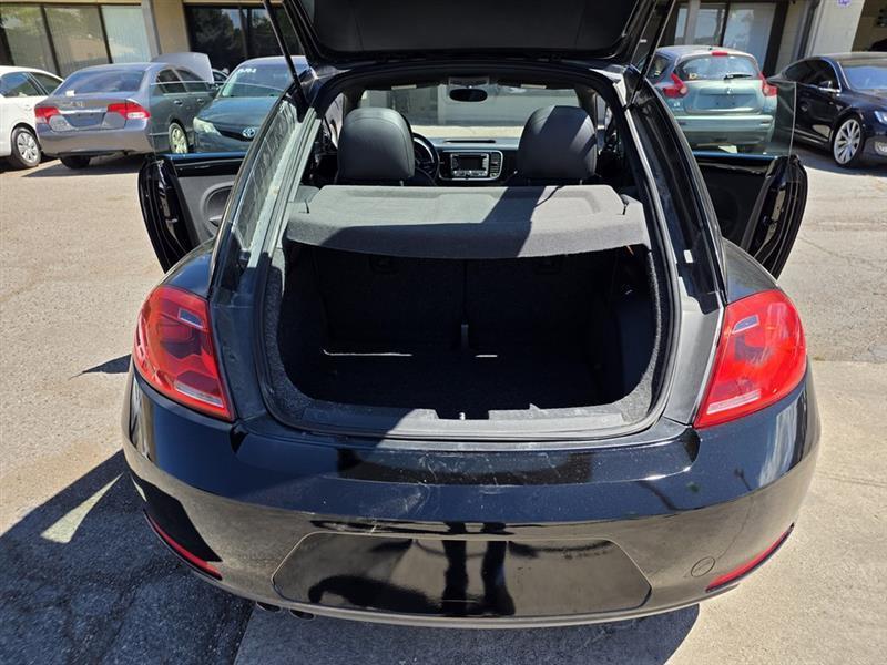 Volkswagen Beetle  2012