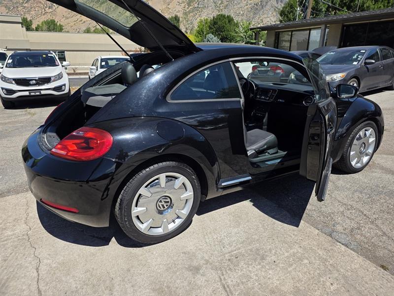 Volkswagen Beetle  2012