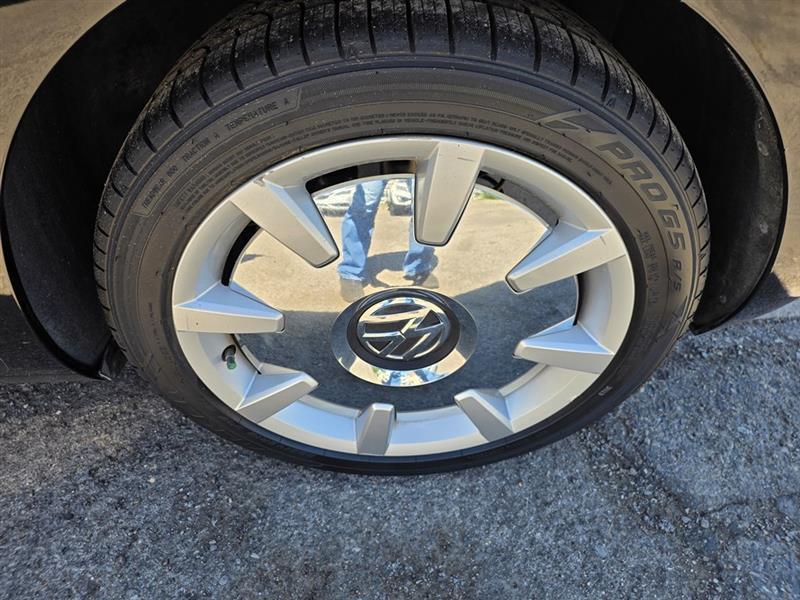 Volkswagen Beetle  2012