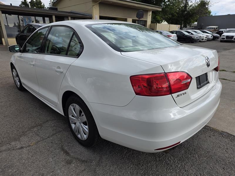 Volkswagen Jetta  2012