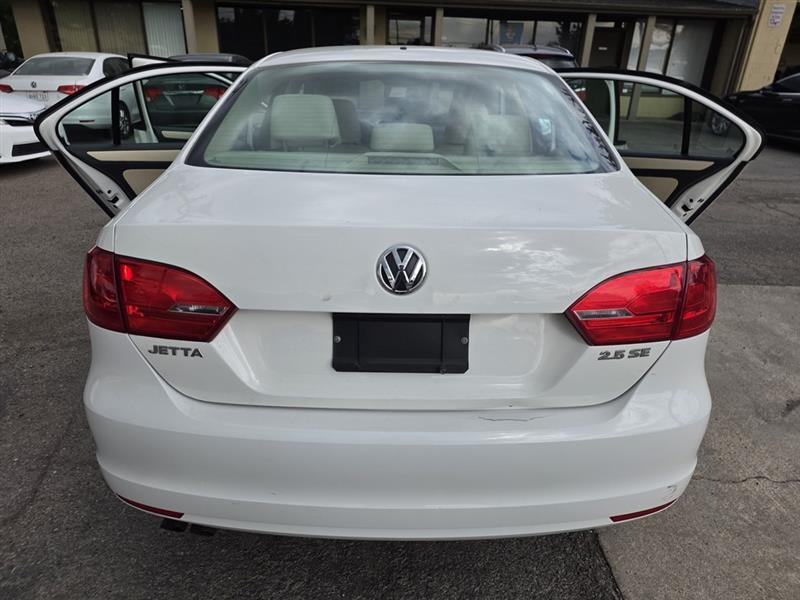 Volkswagen Jetta  2012