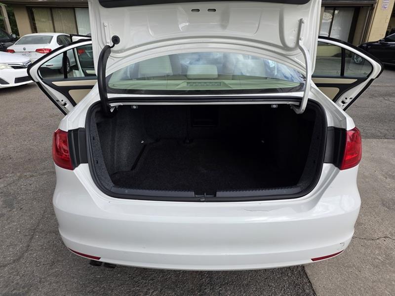 Volkswagen Jetta  2012