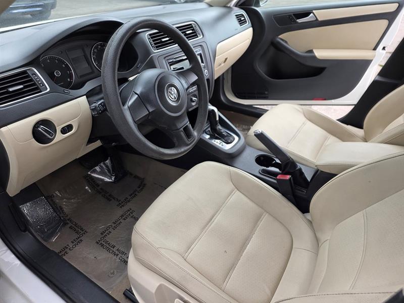 Volkswagen Jetta  2012