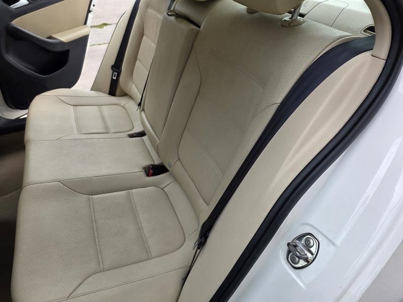 Volkswagen Jetta  2012