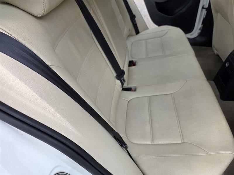 Volkswagen Jetta  2012
