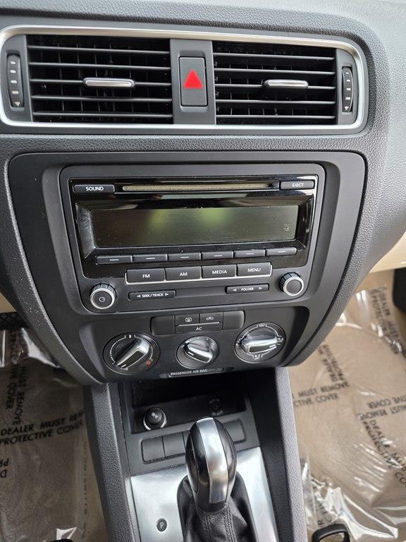 Volkswagen Jetta  2012