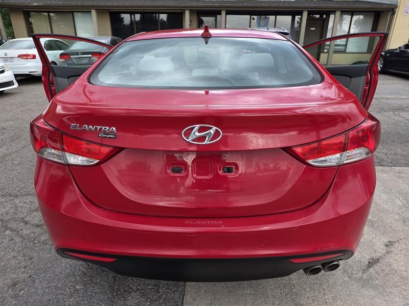 Hyundai Elantra  2013