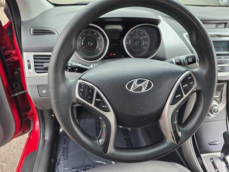 Hyundai Elantra  2013