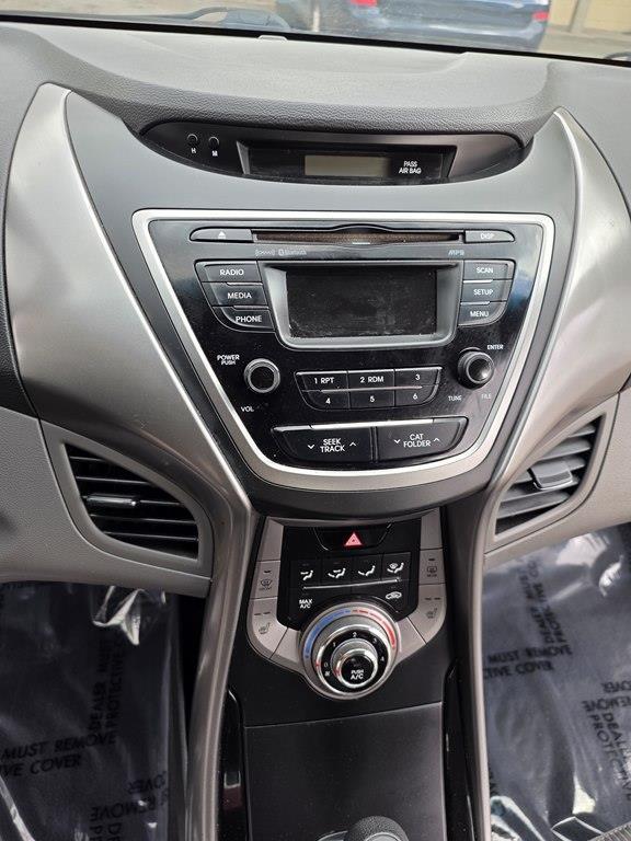Hyundai Elantra  2013