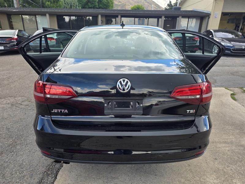 Volkswagen Jetta  2016