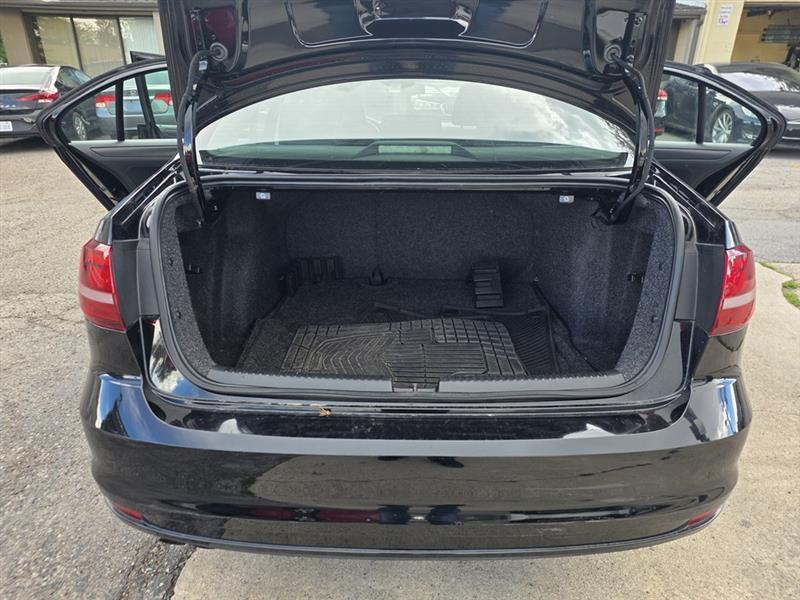 Volkswagen Jetta  2016