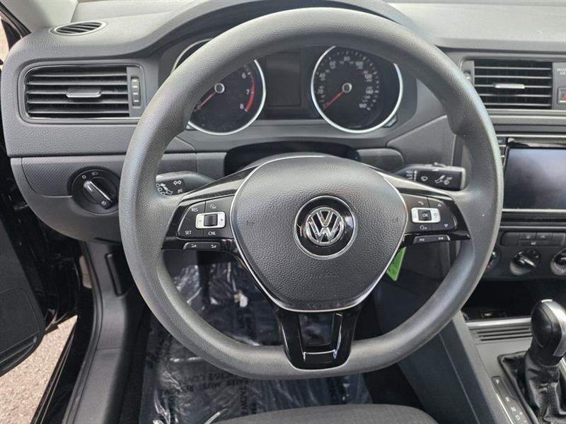 Volkswagen Jetta  2016