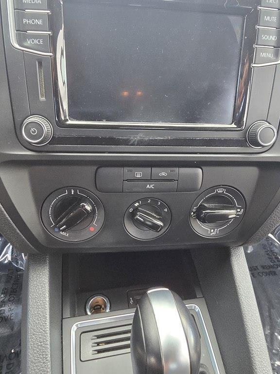 Volkswagen Jetta  2016