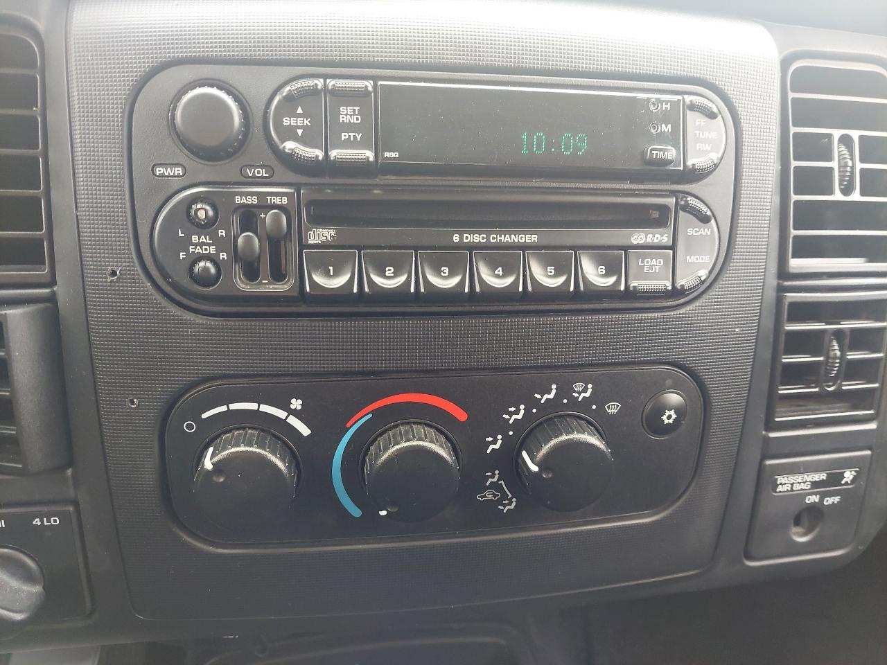 Dodge Dakota SLT Club Cab 4WD 2004