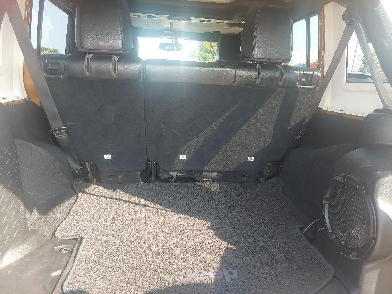 Jeep Wrangler Unlimited Sahara 4WD 2014