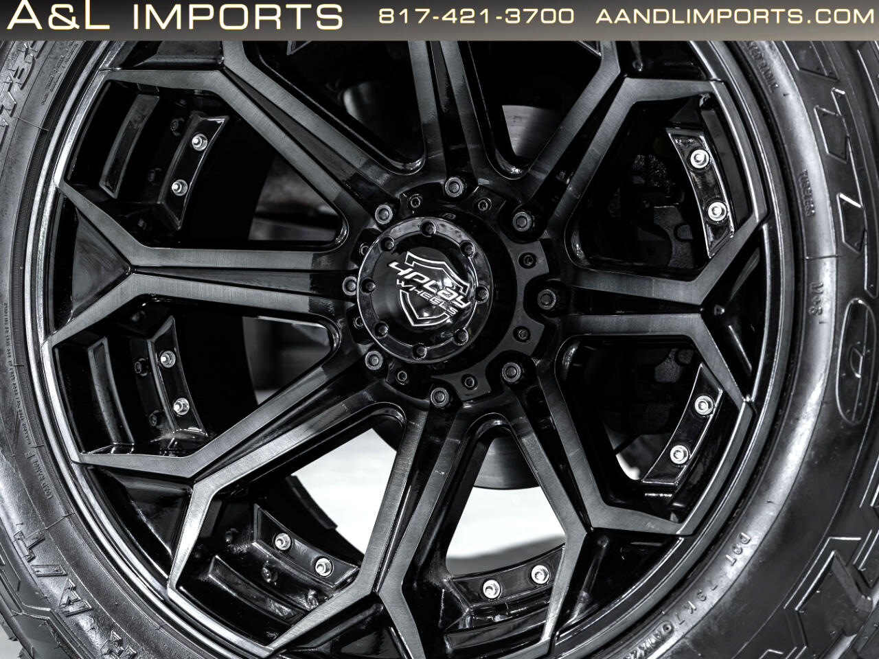 2009 Hummer H2 SUT Luxury photo 2