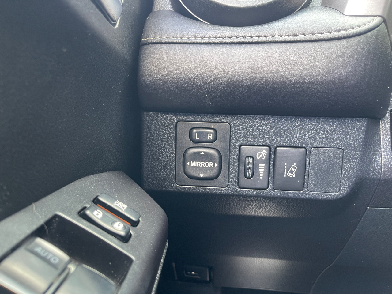 Toyota RAV4 XLE AWD 2017 Toyota RAV4 XLE AWD 2017