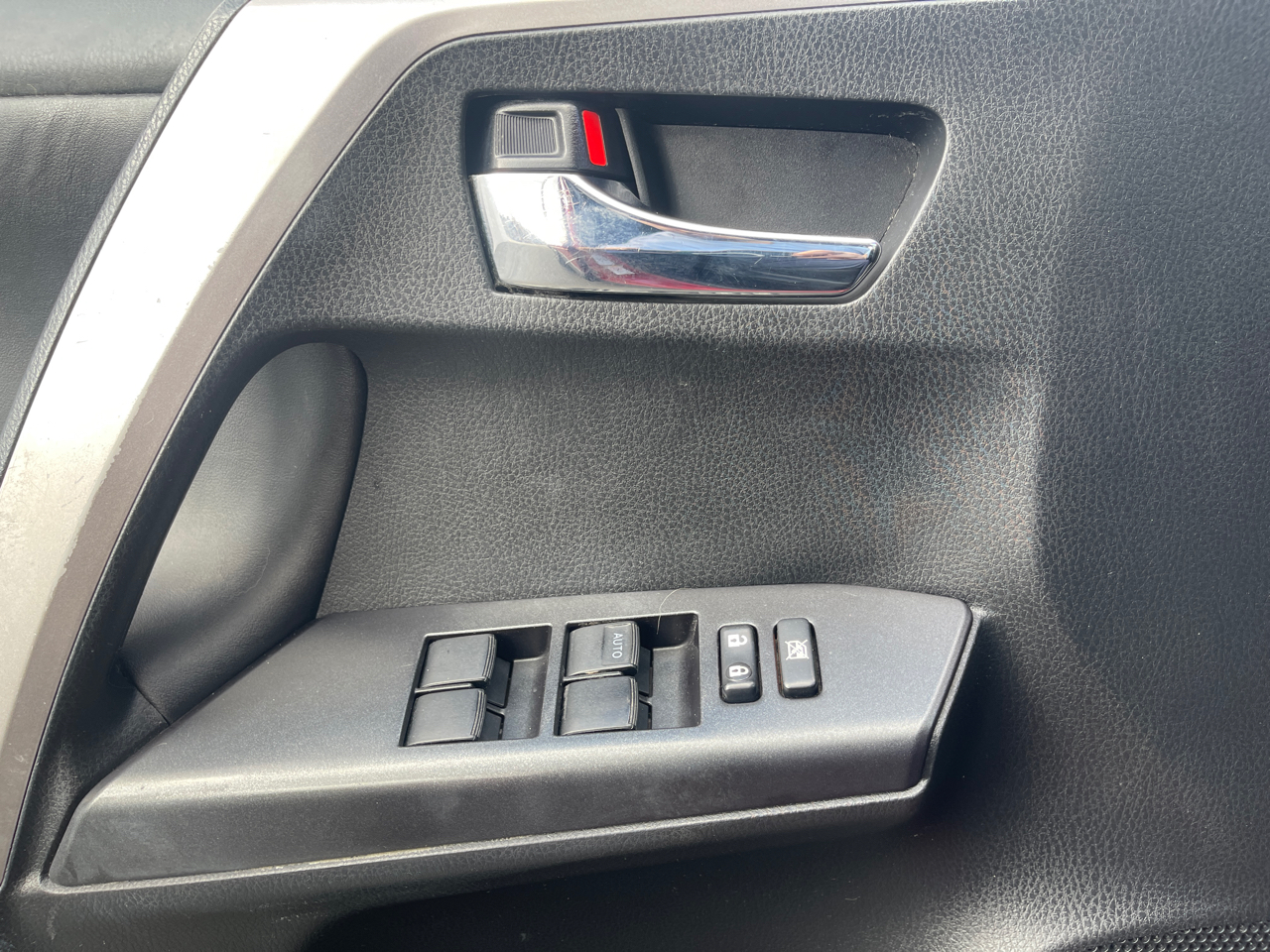 Toyota RAV4 XLE AWD 2017 Toyota RAV4 XLE AWD 2017