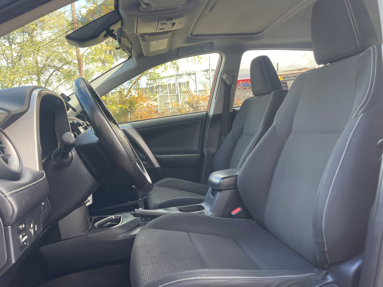 Toyota RAV4 XLE AWD 2017 Toyota RAV4 XLE AWD 2017