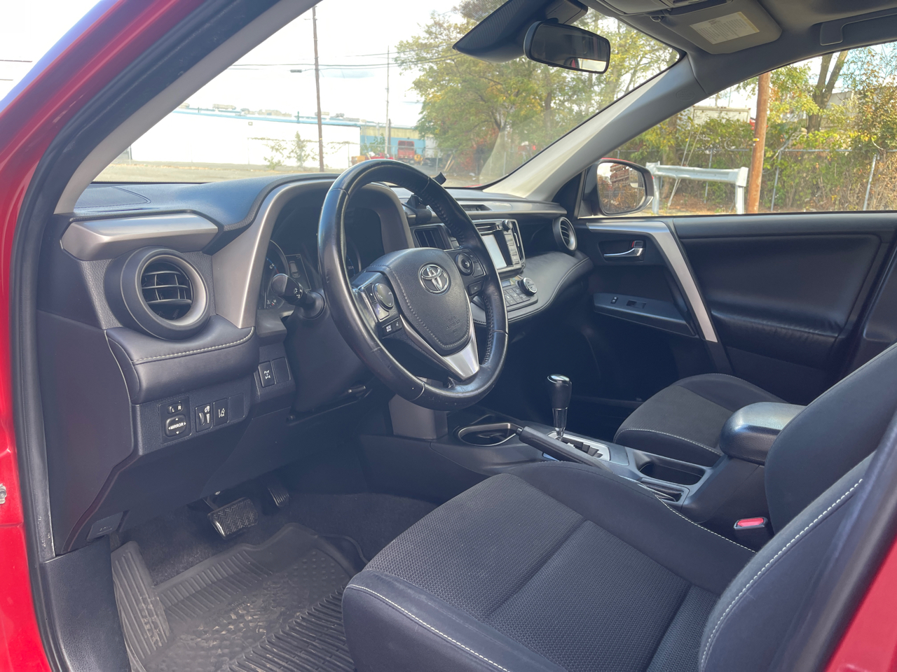 Toyota RAV4 XLE AWD 2017 Toyota RAV4 XLE AWD 2017