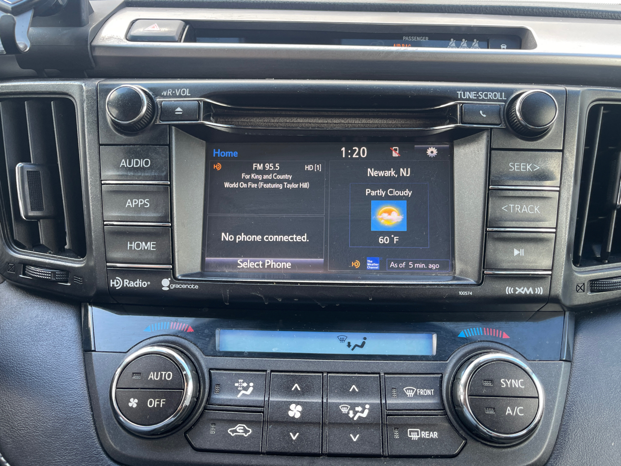 Toyota RAV4 XLE AWD 2017 Toyota RAV4 XLE AWD 2017