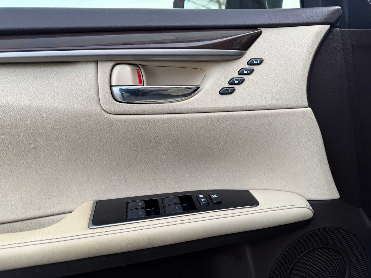 Lexus ES 350 4dr Sdn 2016