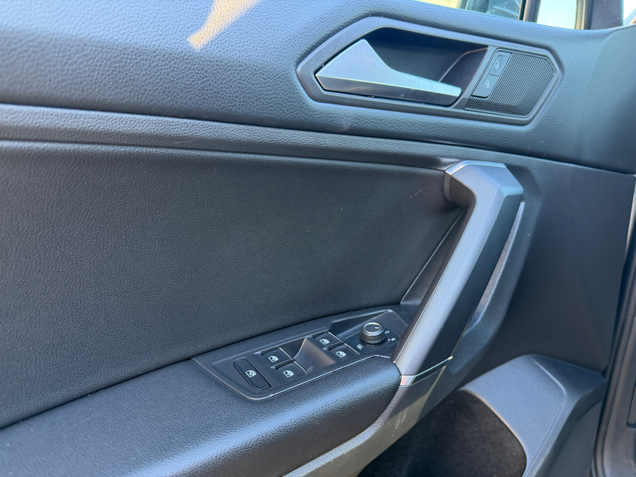 Volkswagen Tiguan 2.0T SE R-Line Black FWD 2020