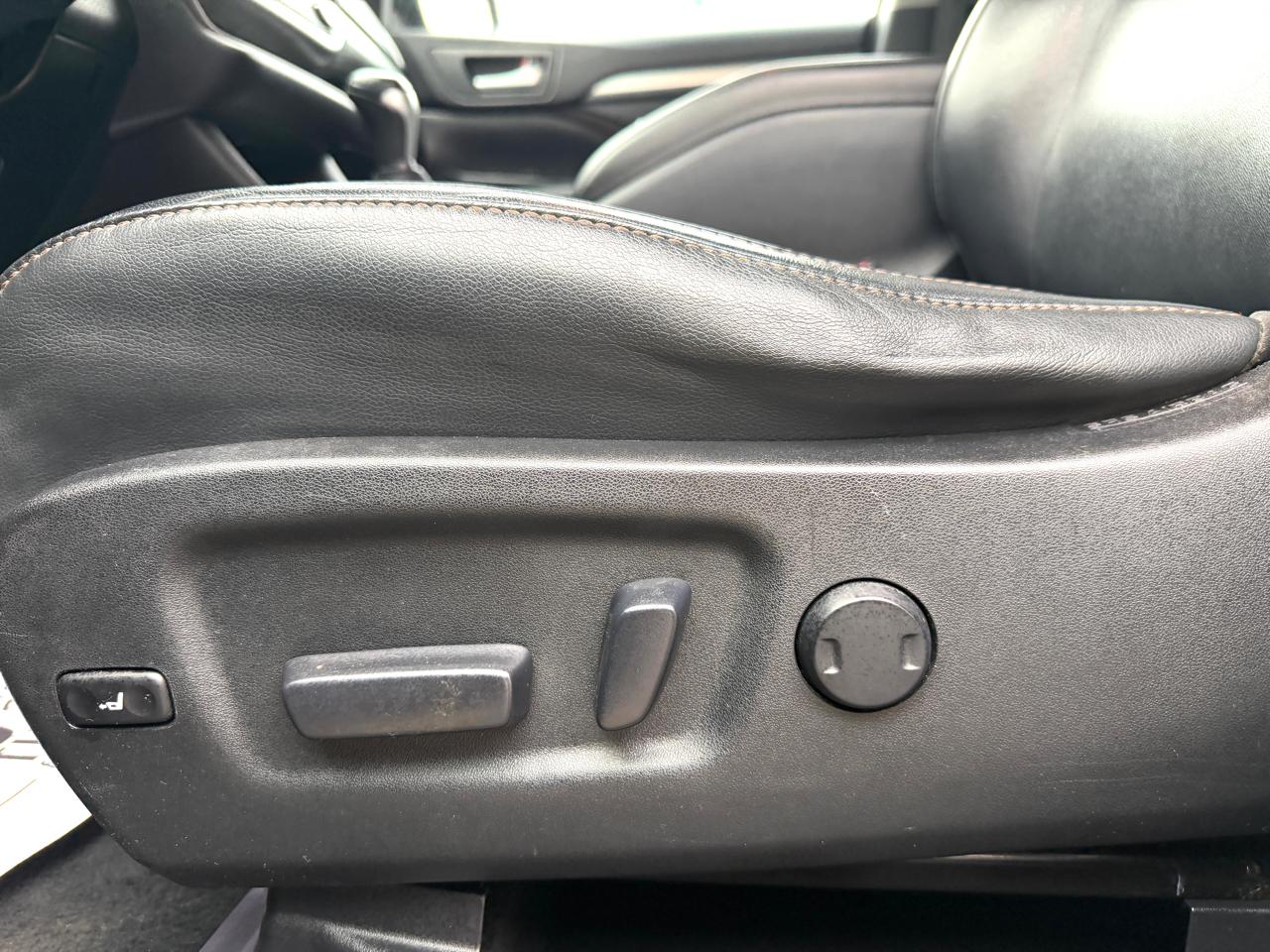 Toyota Highlander AWD 4dr V6 XLE (Natl) 2015