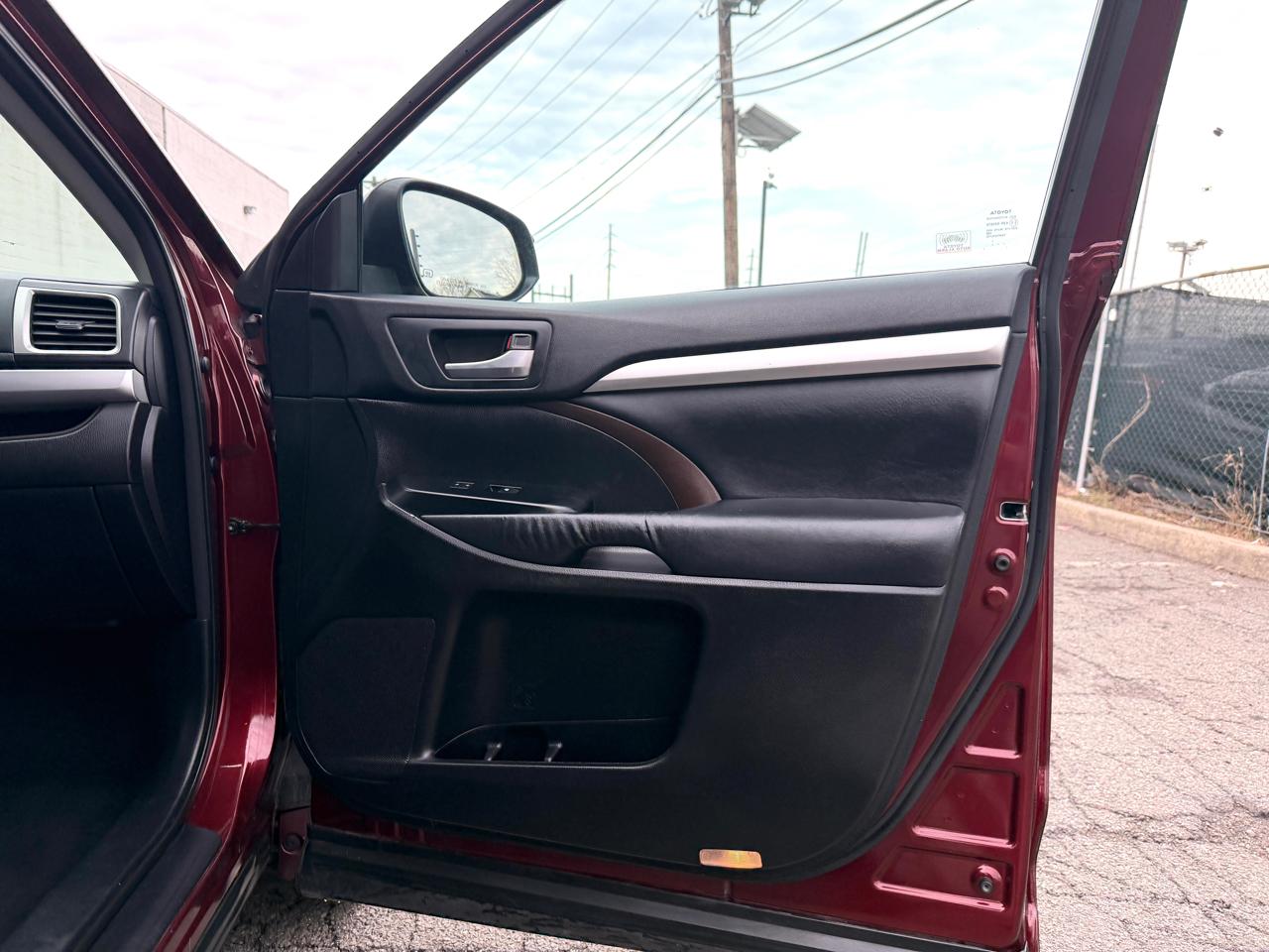 Toyota Highlander AWD 4dr V6 XLE (Natl) 2015