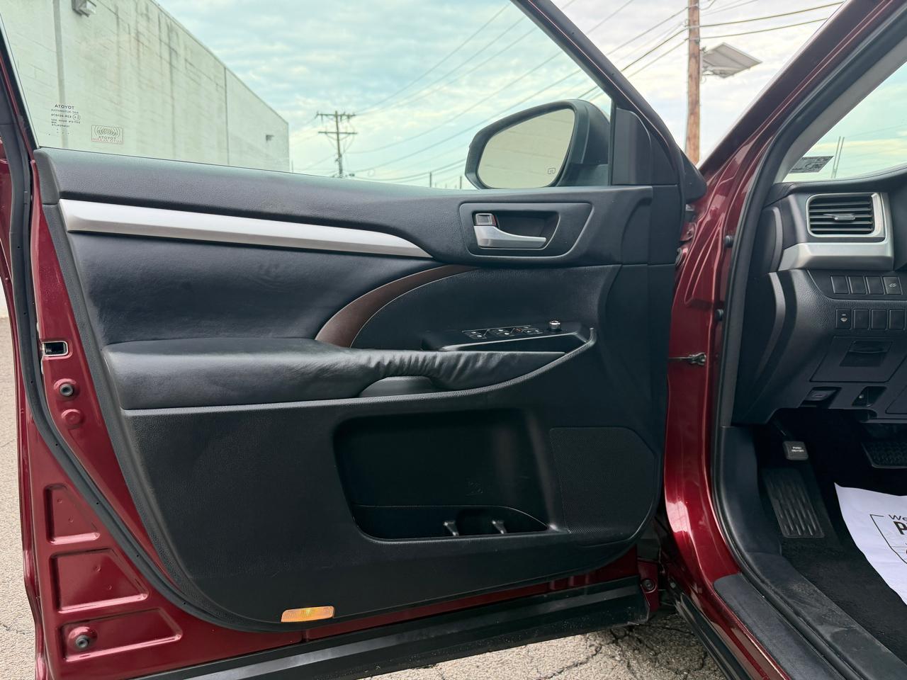 Toyota Highlander AWD 4dr V6 XLE (Natl) 2015