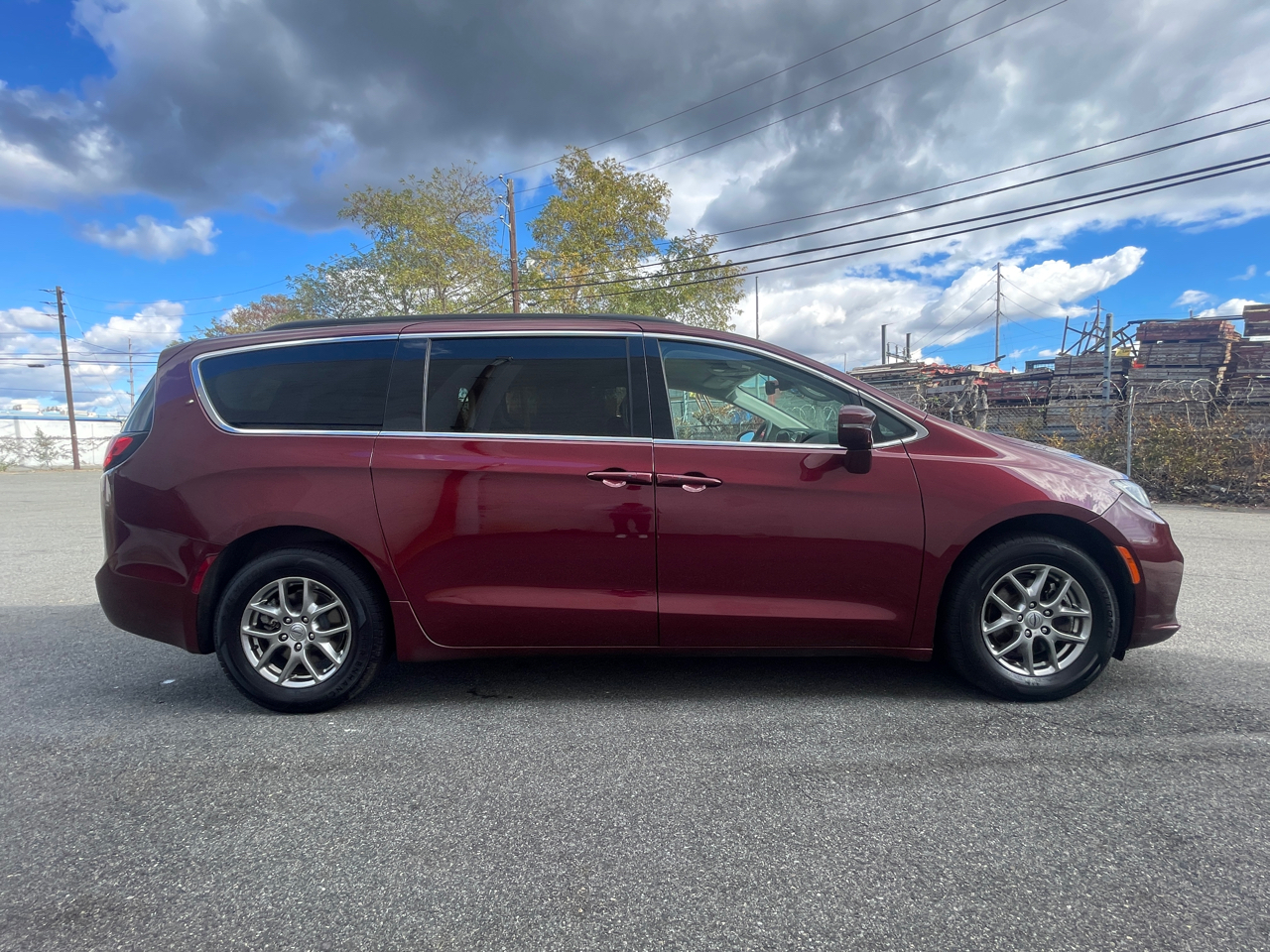 2021 Chrysler Pacifica Touring photo 4