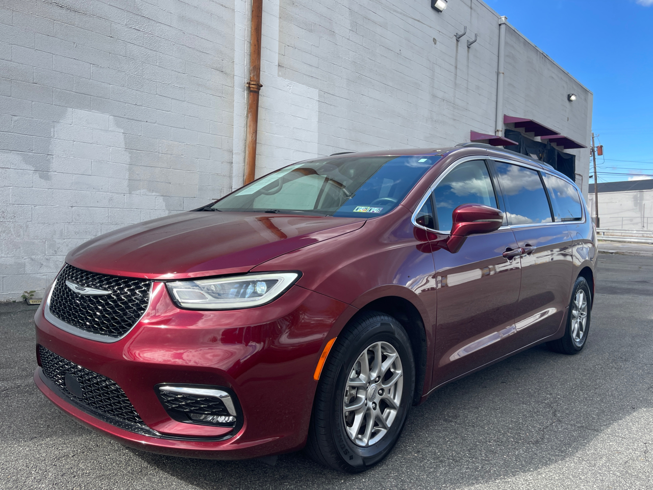 2021 Chrysler Pacifica Touring photo 2
