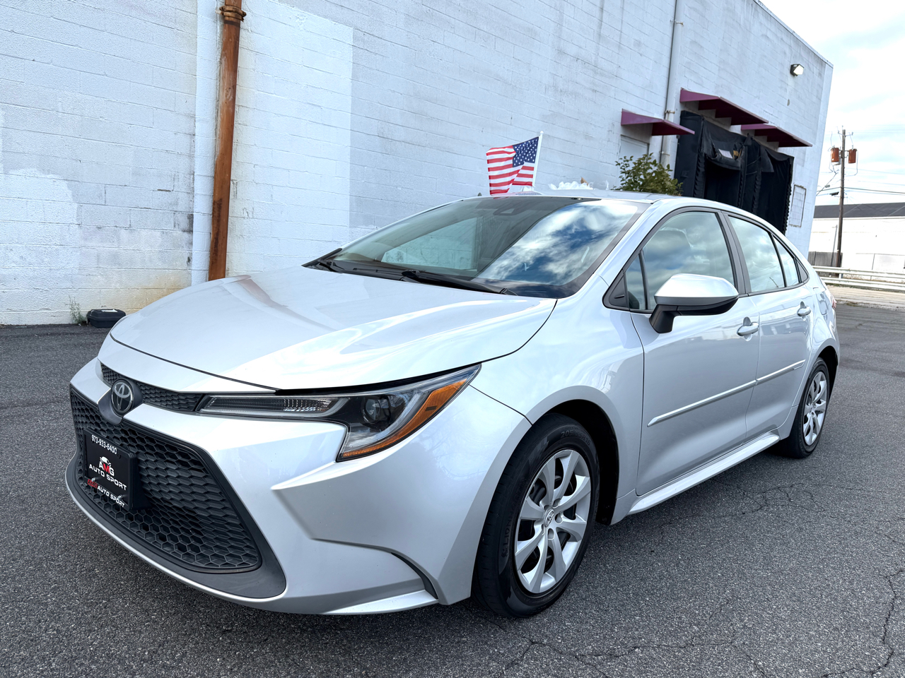 2020 Toyota Corolla LE photo 2