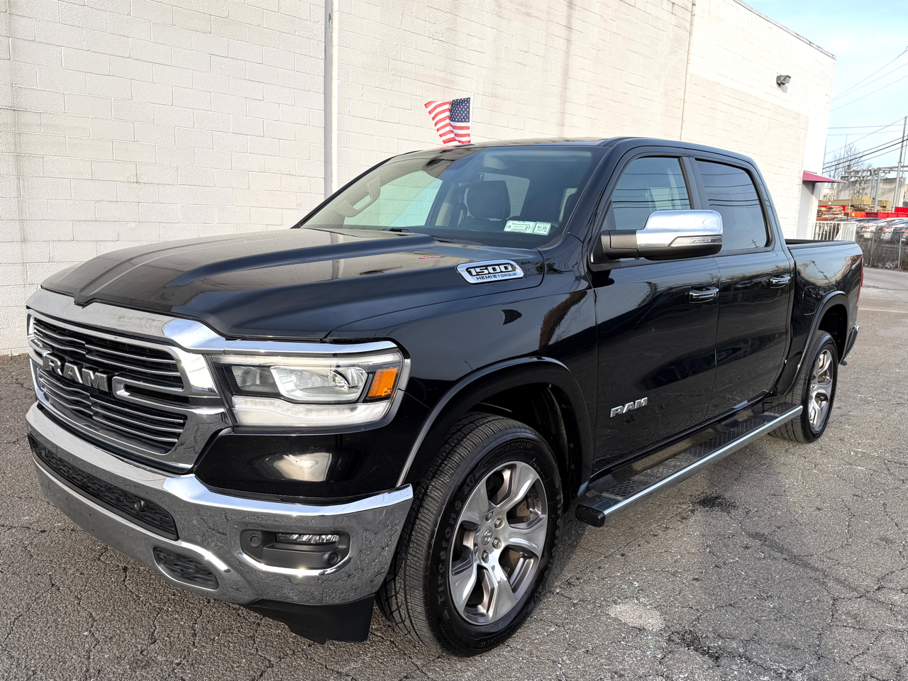 2021 RAM 1500 Laramie 4x4 Crew Cab 5'7" Box