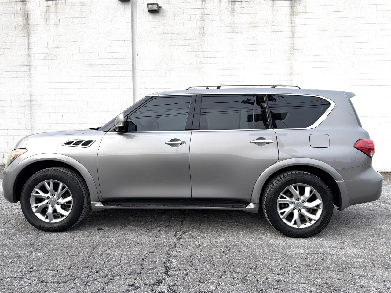 Infiniti QX56 4WD 4dr 8-passenger 2012